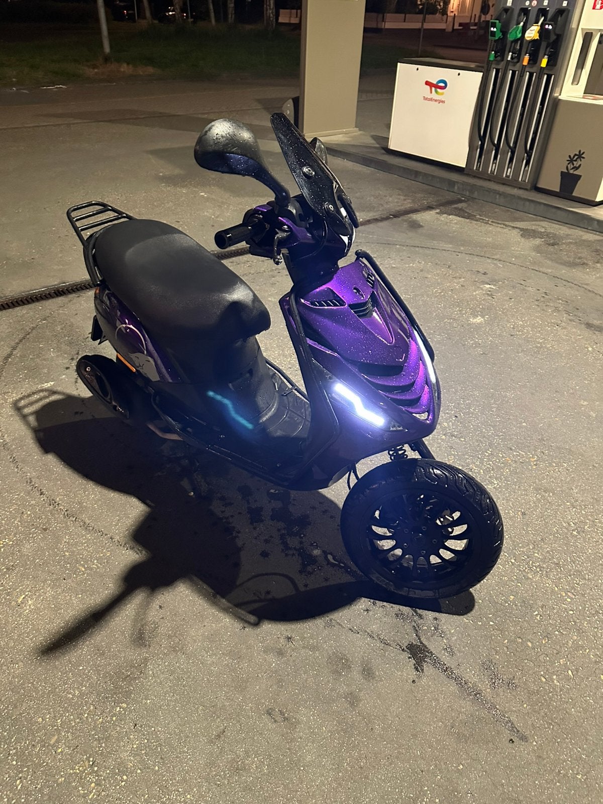 Zip 80cc Malossi 2017, Fietsen en Brommers, Scooters | Piaggio, Zo goed als nieuw, Zip, Benzine, Ophalen of Verzenden