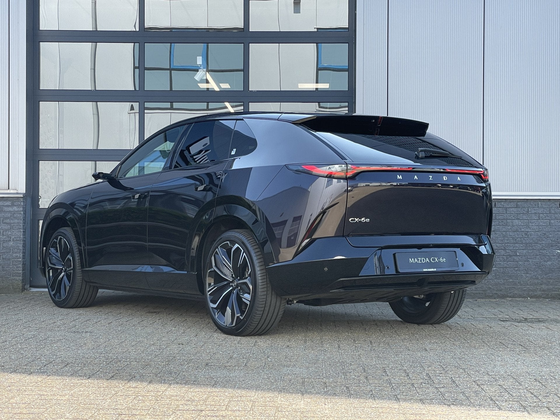 Mazda CX-6e Takumi Plus 78 kWh | DIGITALE SPIEGELS | PANO DA, Automaat, Achterwielaandrijving, Overige kleuren, 6e