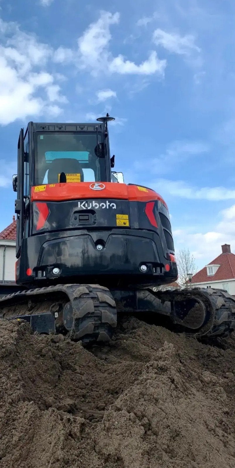 Voor al uw minigraver werkzaamheden, Ophalen