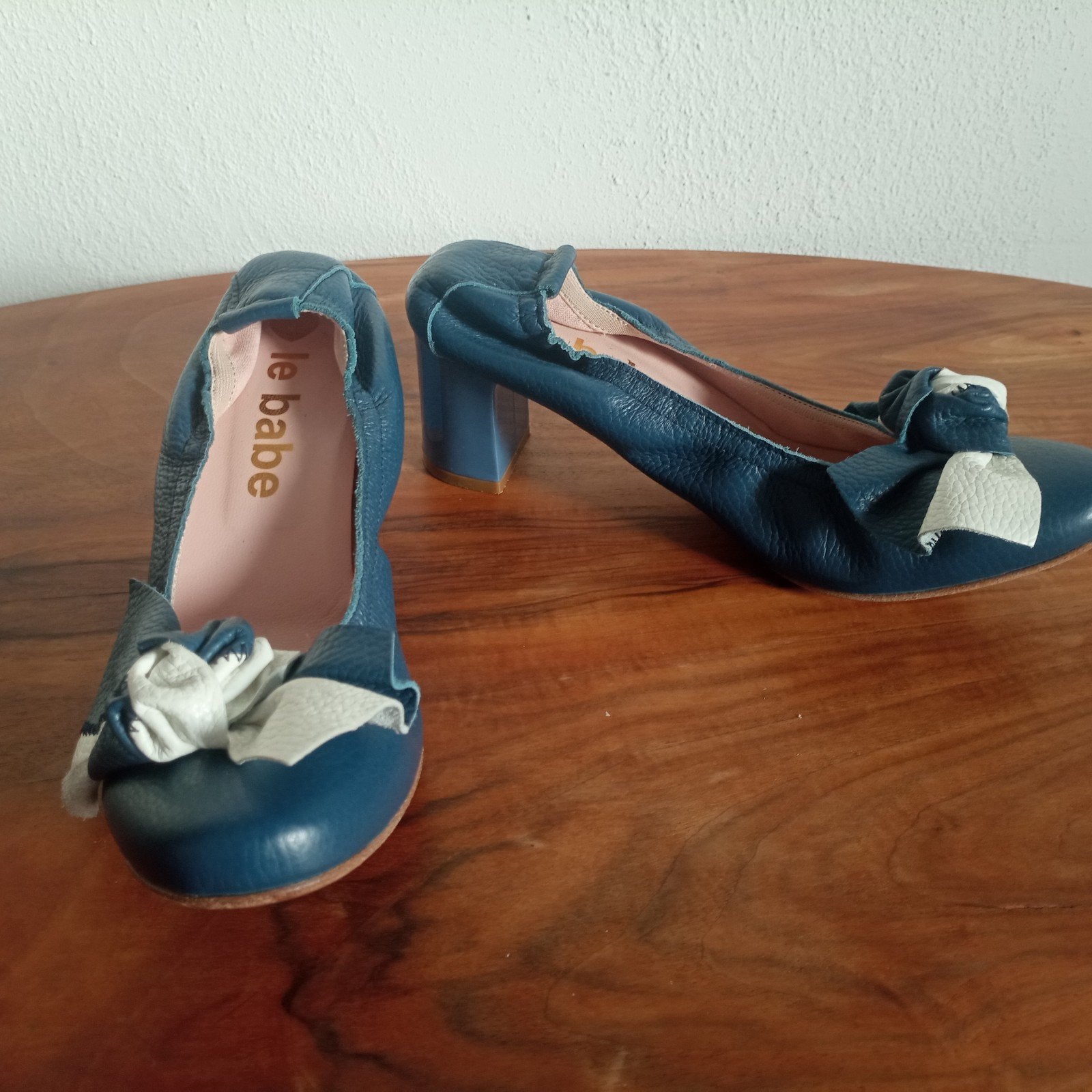 Le Babe soepele leren blauwe pumps met blokhakken, Kleding | Dames, Pumps, Blauw, Ophalen of Verzenden, Zo goed als nieuw