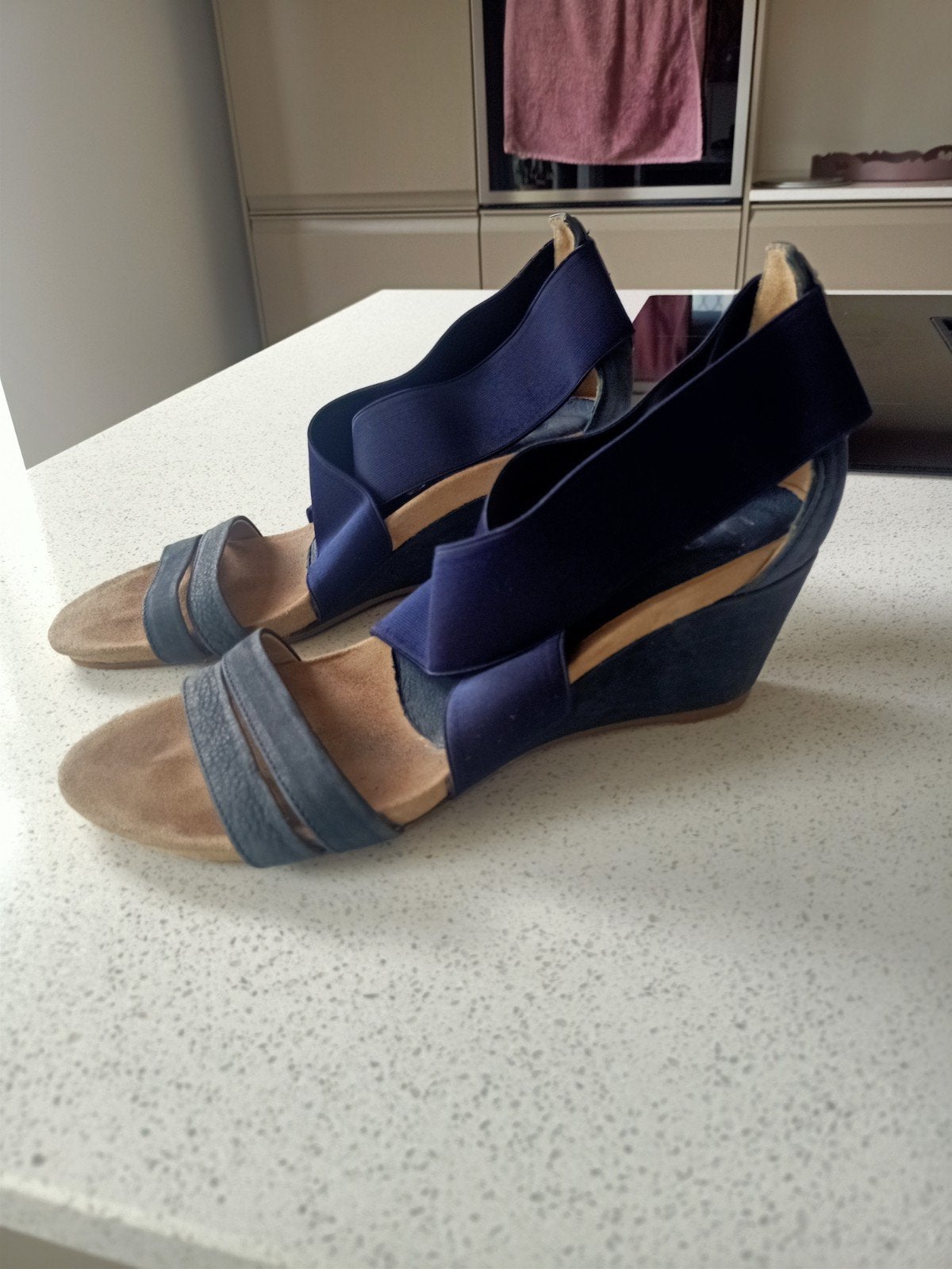 Blauwe sleehak sandalen - comfortabel en stijlvol, Blauw, Unisa, Gedragen, Sandalen of Muiltjes