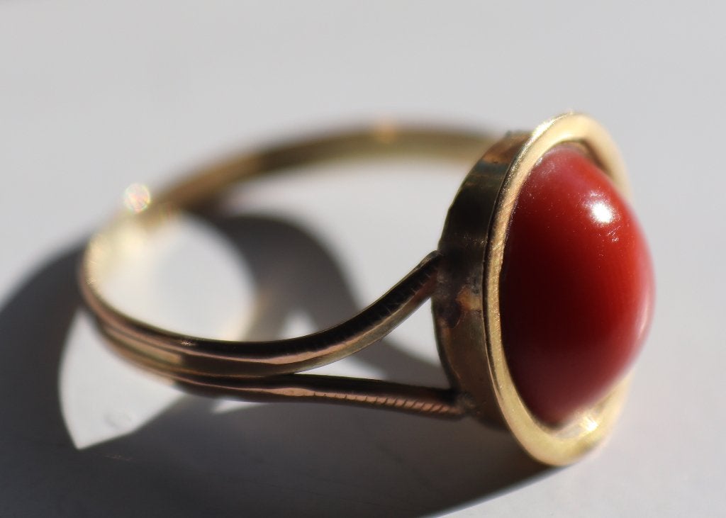 ANTIEKE KLASSIEKE GOUDEN RING MET RODE BLOEDKORAAL, Sieraden, Tassen en Uiterlijk, Antieke sieraden, Verzenden, Goud, Ring, Met edelsteen