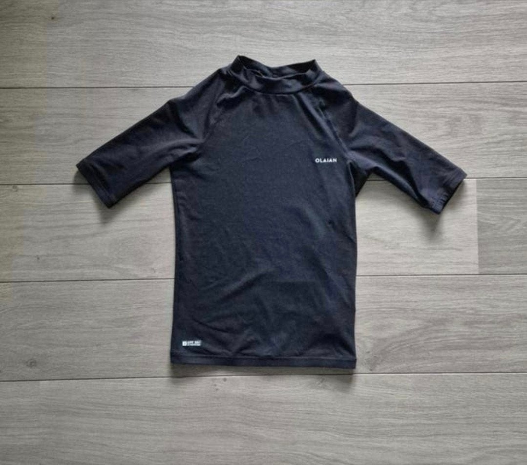 Decathlon uv shirt uv-shirt zwart 131-140cm 8-9 jaar zgan, Kinderen en Baby's, Kinderkleding | Kinder-zwemkleding, UV-zwemkleding