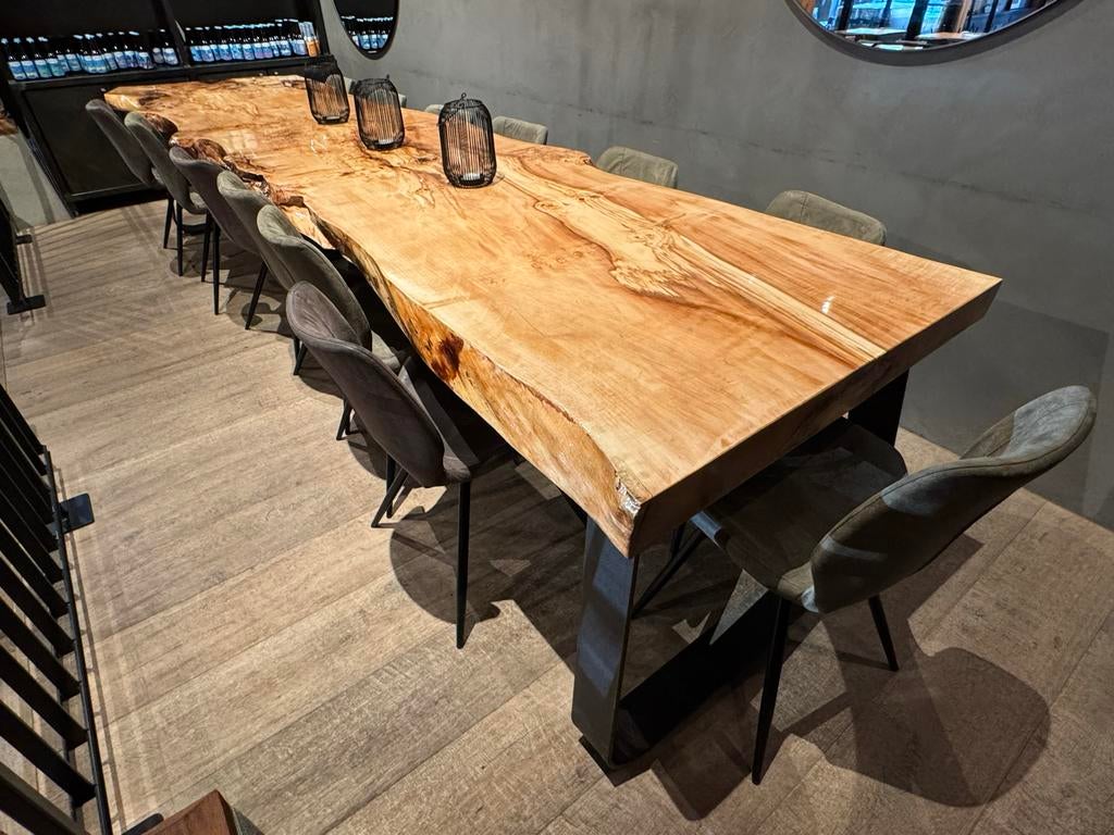 Enorme Kastanjehouten Tafel met Giethars - 393x93cm, Huis en Inrichting, Tafels | Eettafels, Ophalen, Gebruikt, 200 cm of meer