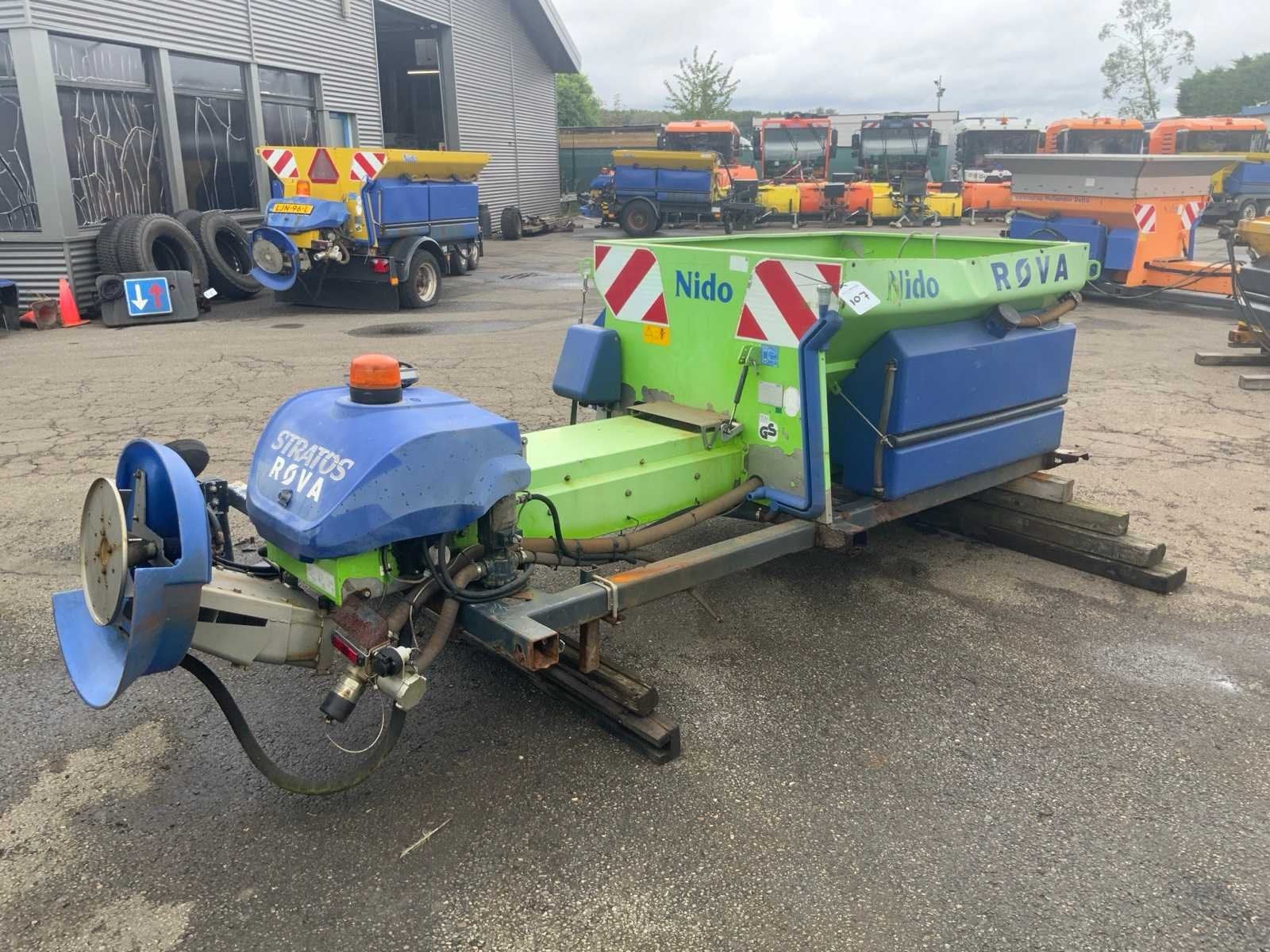 2002 Nido Stratos B08L-24 PCLN350 Opzet zoutstrooier