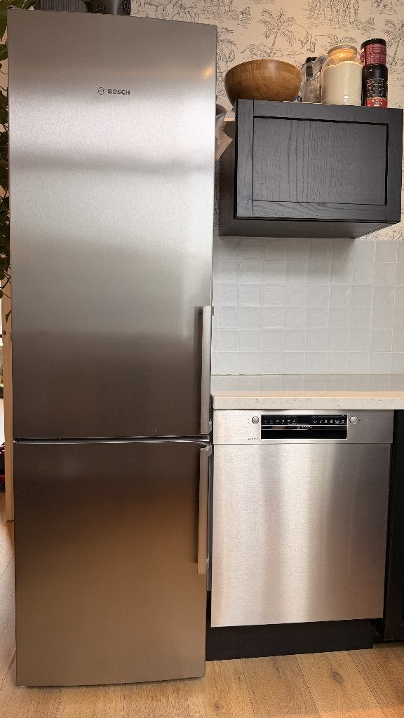 Foto 3 van Bosch Series 6 fridge-freezer KGE398IBP 201cm