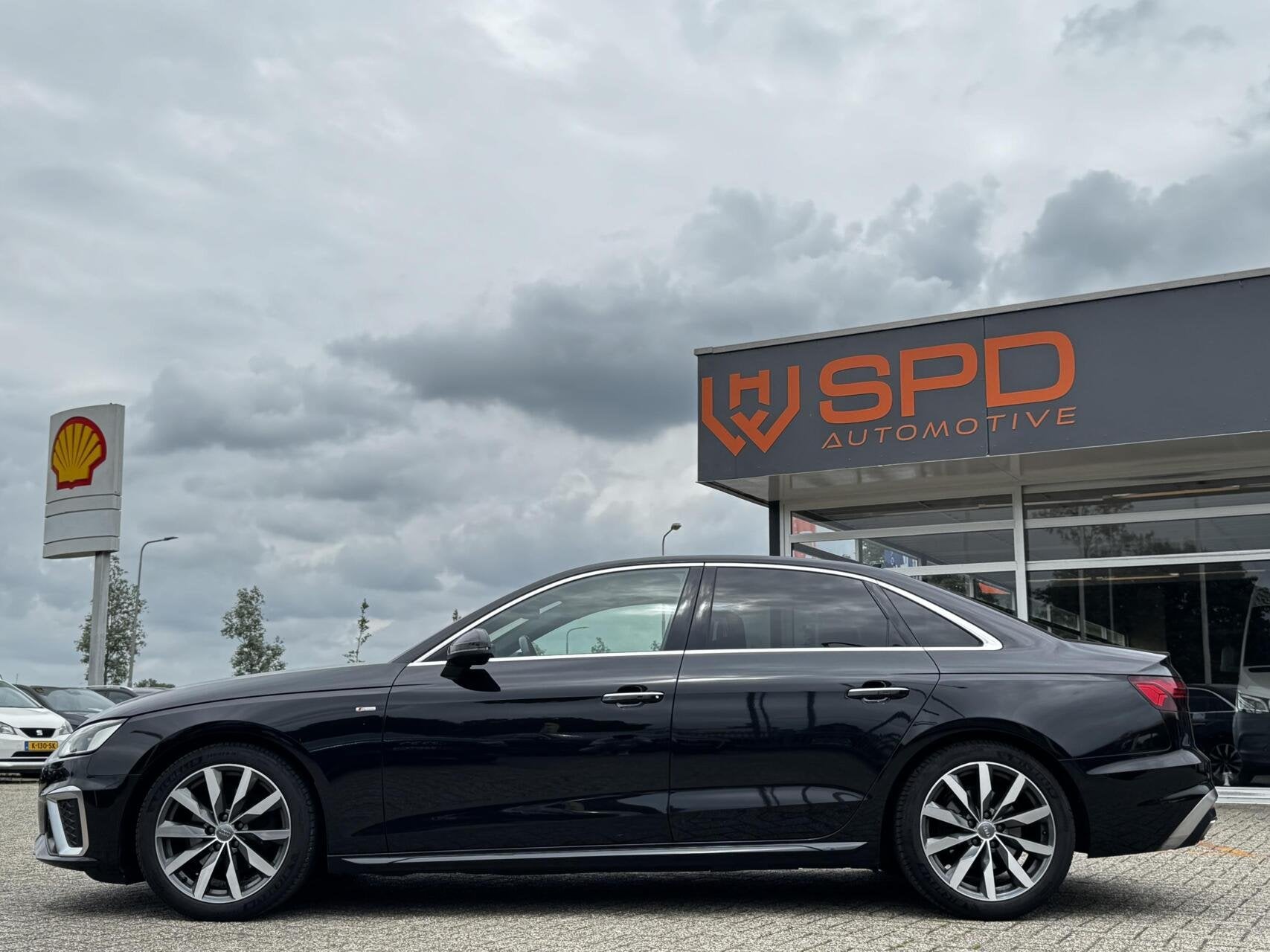 Audi A4 Limousine 40 TFSI S-line|190PK|Matrix|Trekhaak|Carpl, Auto's, Audi, Gebruikt, 1984 cc, Zwart, Origineel Nederlands