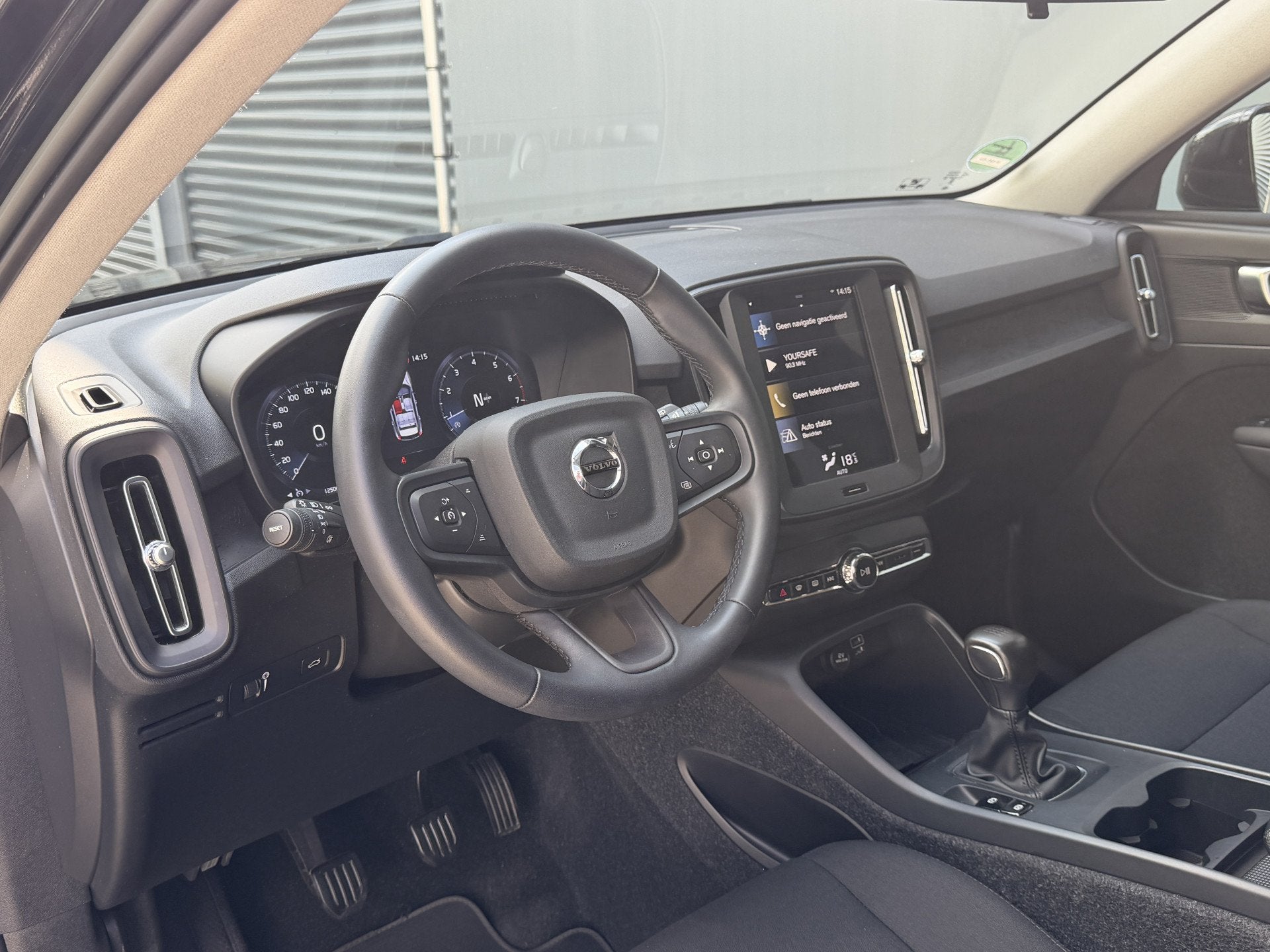 Volvo XC40 BWJ 2022 | 1.5 130PK T2 Momentum Core | TREKHAAK, Voorwielaandrijving, Stof, Gebruikt, Automatische klimaatregeling