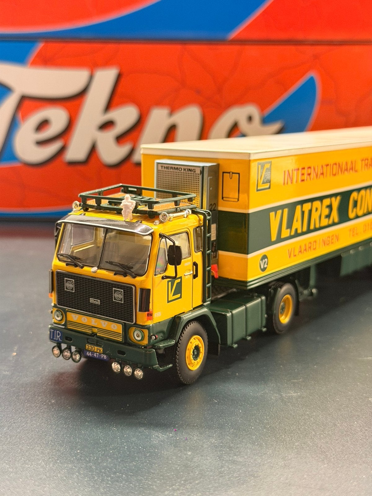 WSI Volvo F89 Vlatrex koelwagen 1:50, Ophalen of Verzenden, Zo goed als nieuw, Bus of Vrachtwagen, Wsi