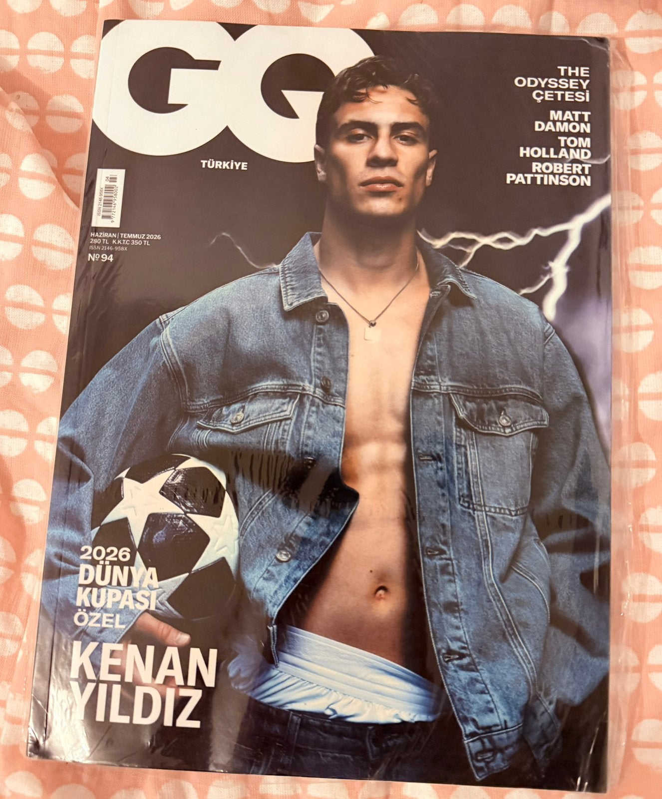 Kenan Yildiz GQ Türkiye N.94, Ophalen of Verzenden, Nieuw, Sport en Vrije tijd