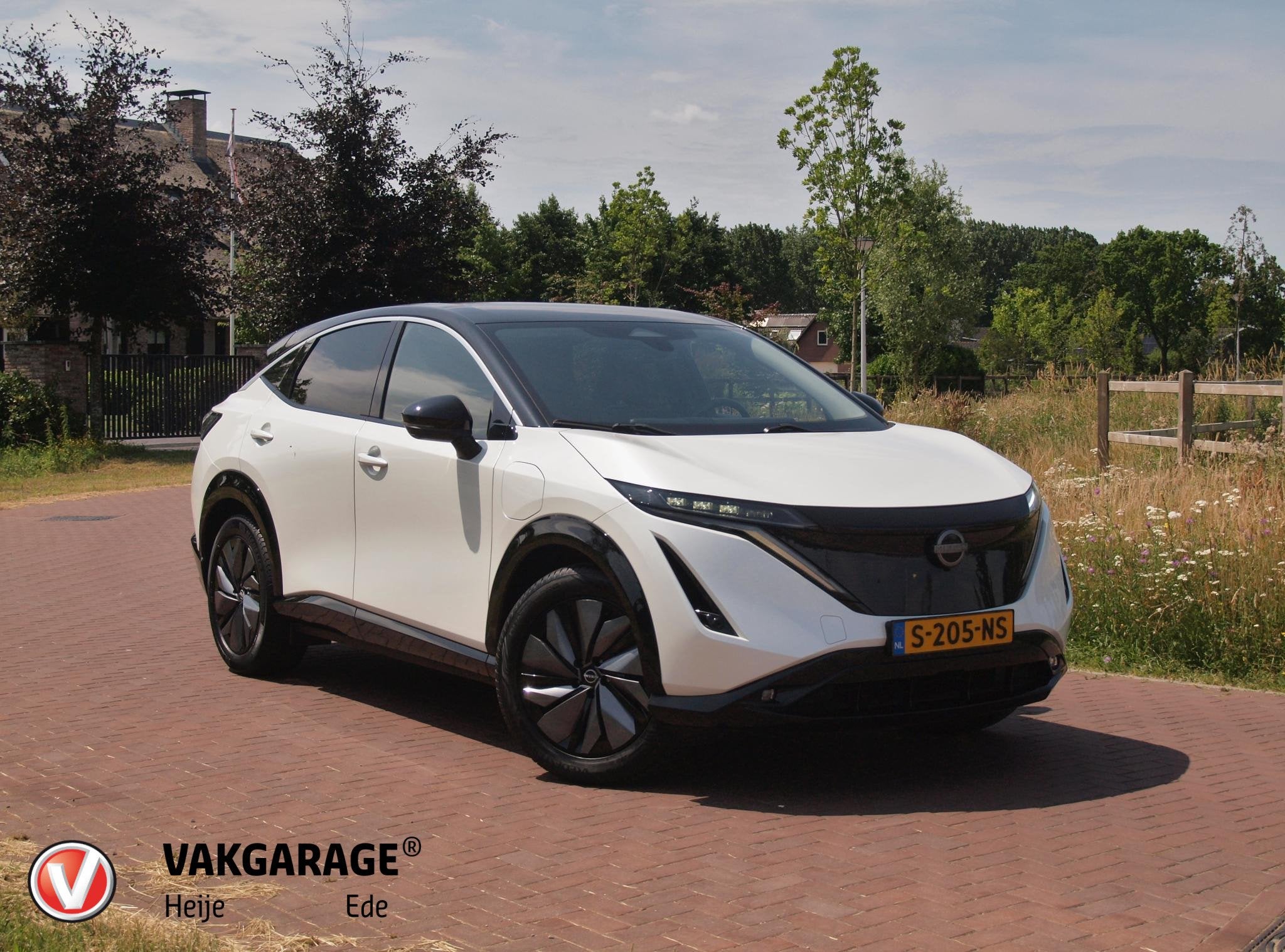 Nissan Ariya Advance 66 kWh | 360 Camera | Warmtepomp | DAB, Gebruikt, 750 kg, Leder en Stof, Wit