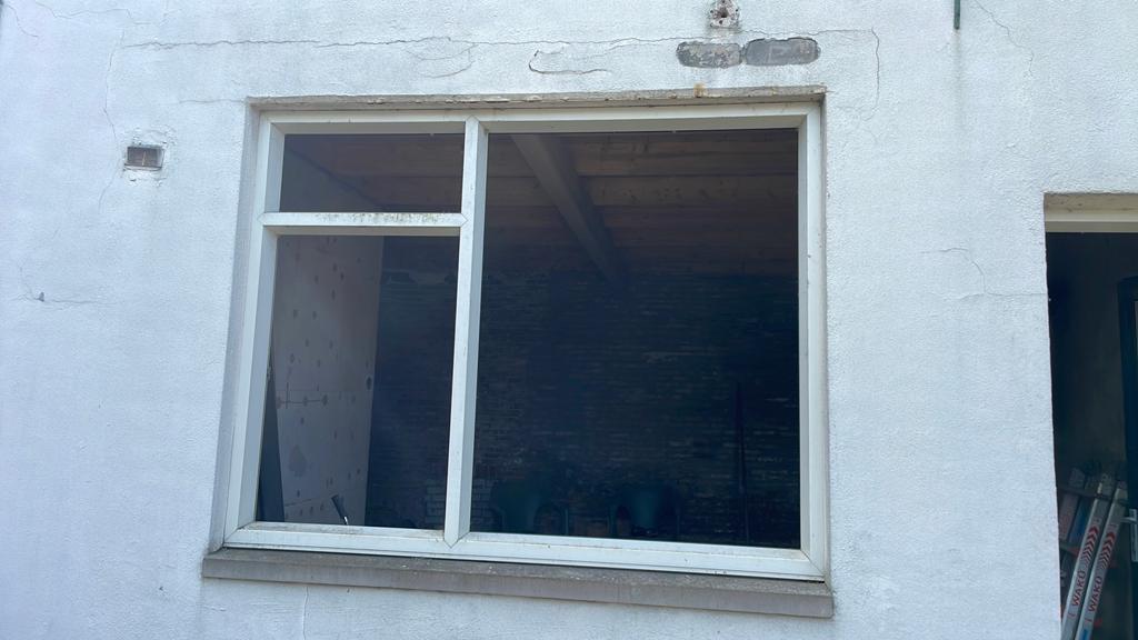 Gratis kunststof kozijn met dubbel glas, Kunststof, Gebruikt, Raamkozijn, 150 tot 225 cm