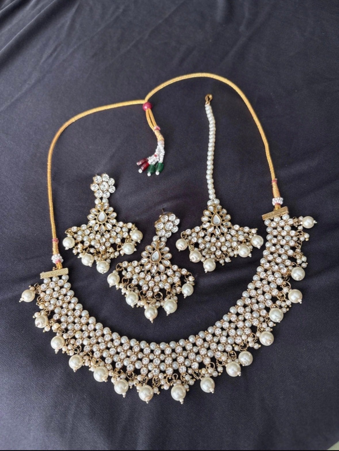 Prachtige Indiase ketting set met oorbellen en tikka, Overige materialen, Nieuw, Ophalen of Verzenden, Met edelsteen