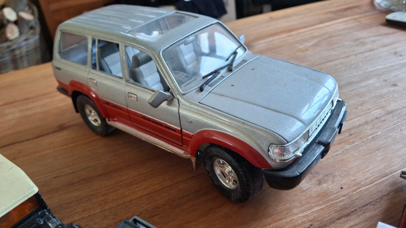 Diverse stoere terreinauto verzameling. Toyota / Land rover, Ophalen, Zo goed als nieuw, Auto, Overige merken