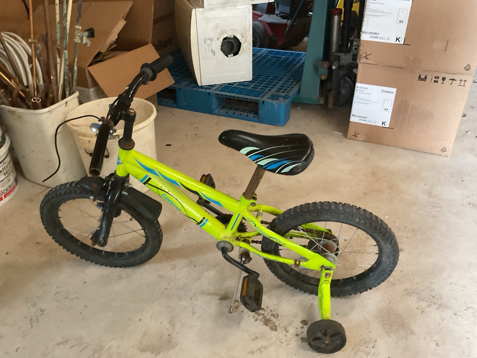 Kinderfiets met zijwieltjes - Groen, Fietsen en Brommers, Ophalen, Zijwieltjes, Velgrem, 16 tot 20 inch