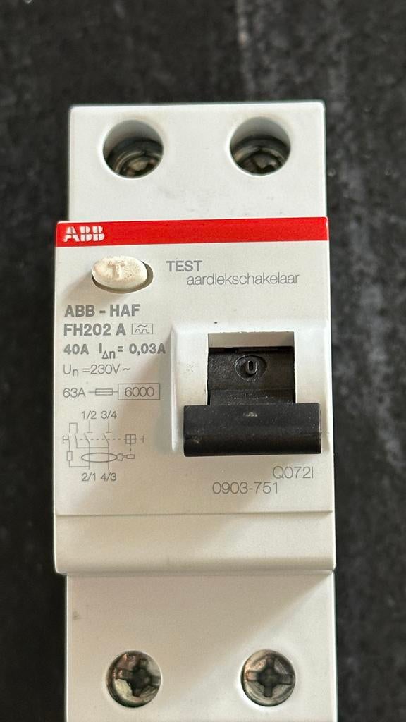 2x ABB HAF FH202 A aardlekschakelaar 2-polig 40A 30mA (2023), Ophalen of Verzenden, Zo goed als nieuw, Schakelaar