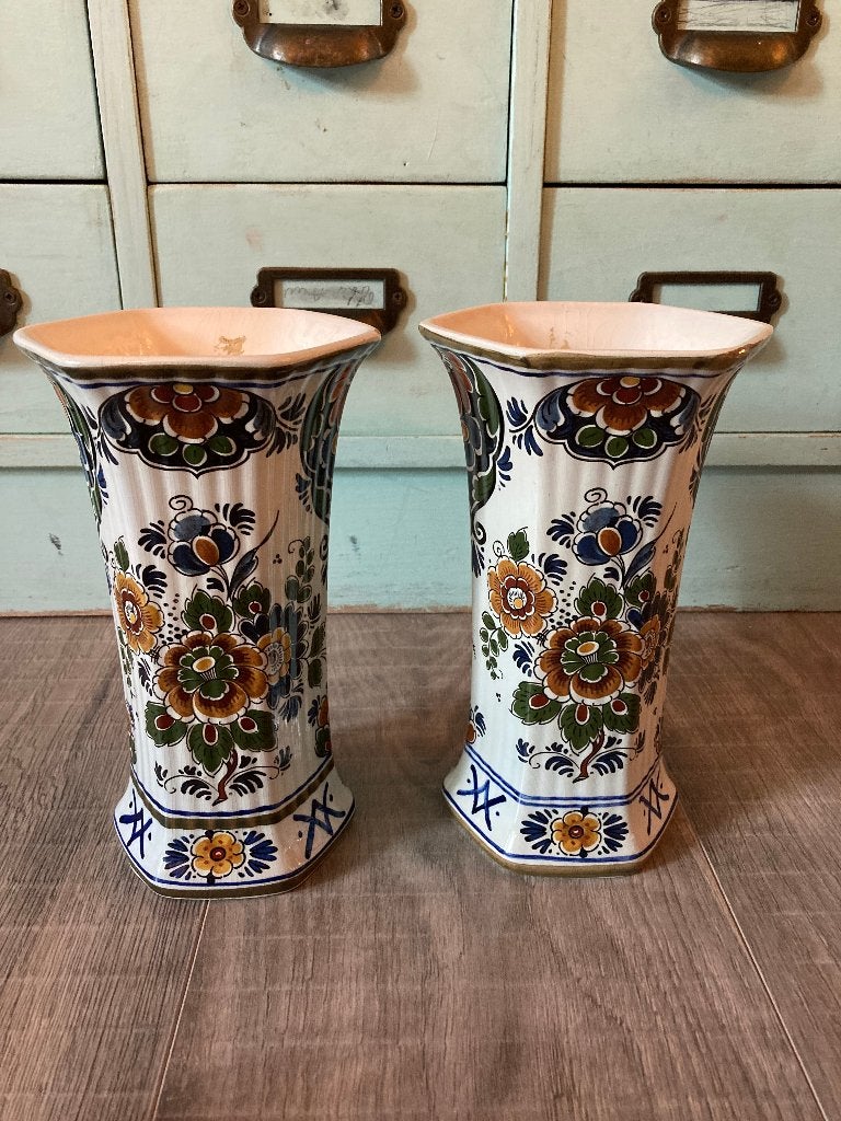 2 delige kaststel 2 vazen Chinees Delft polychroom Handwerk, Antiek en Kunst, Antiek | Vazen, Ophalen of Verzenden