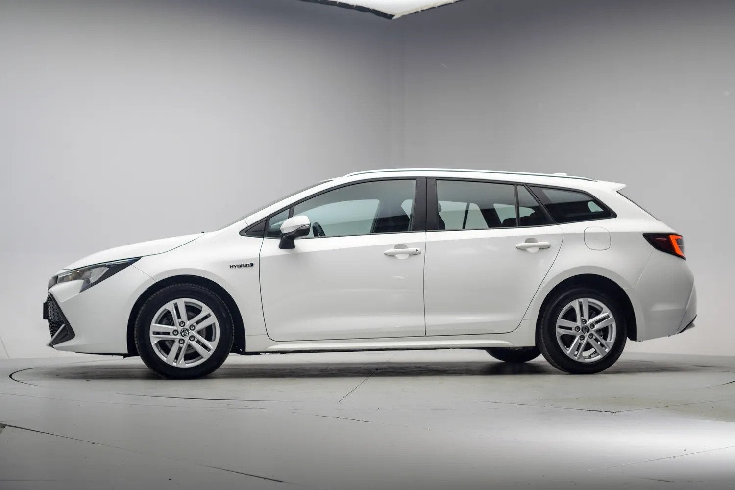 Toyota Corolla 1.8 Hybrid Business Aut. [ Adapt.cruise Camer, Automaat, Gebruikt, 750 kg, 4 cilinders