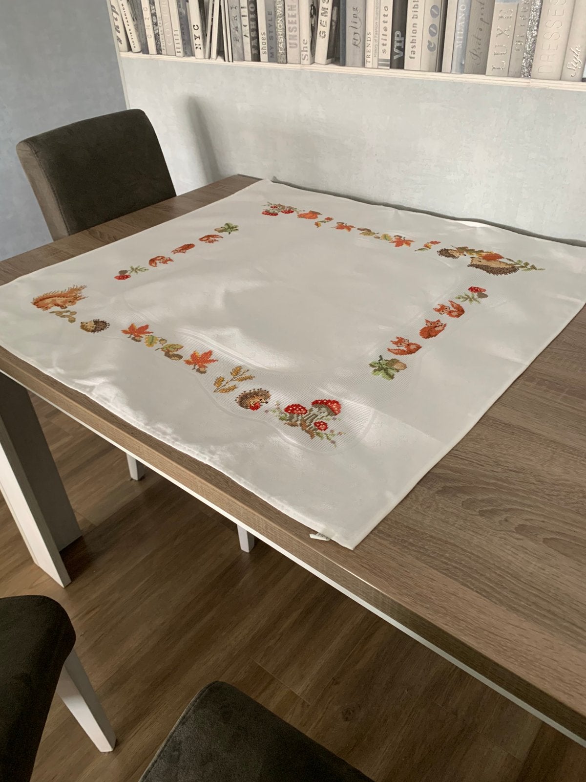 Geborduurd HERFSTKLEED 80 x 80 cm, Ophalen of Verzenden, Nieuw, Handborduren, Overige typen