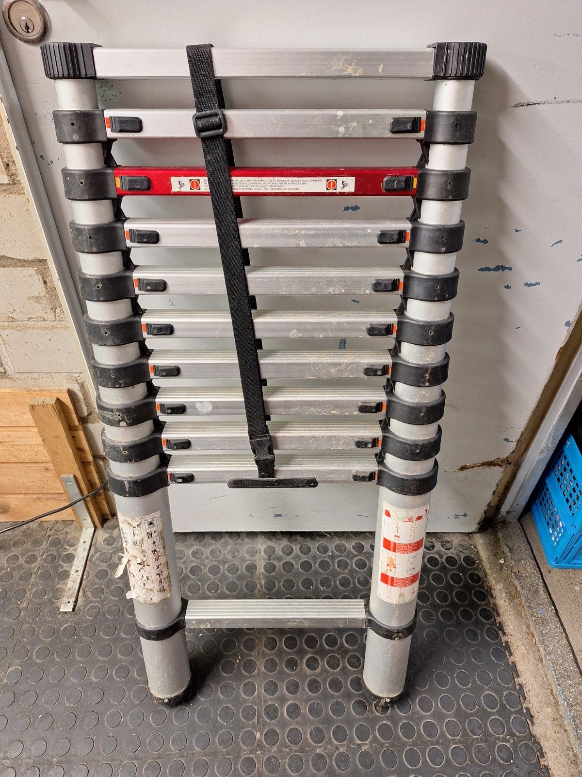 aluminium telescooptrap 13 traden met antislip 4 x gebruikt, Dieren en Toebehoren, Mannelijk, Dwergpapegaai of Agapornis
