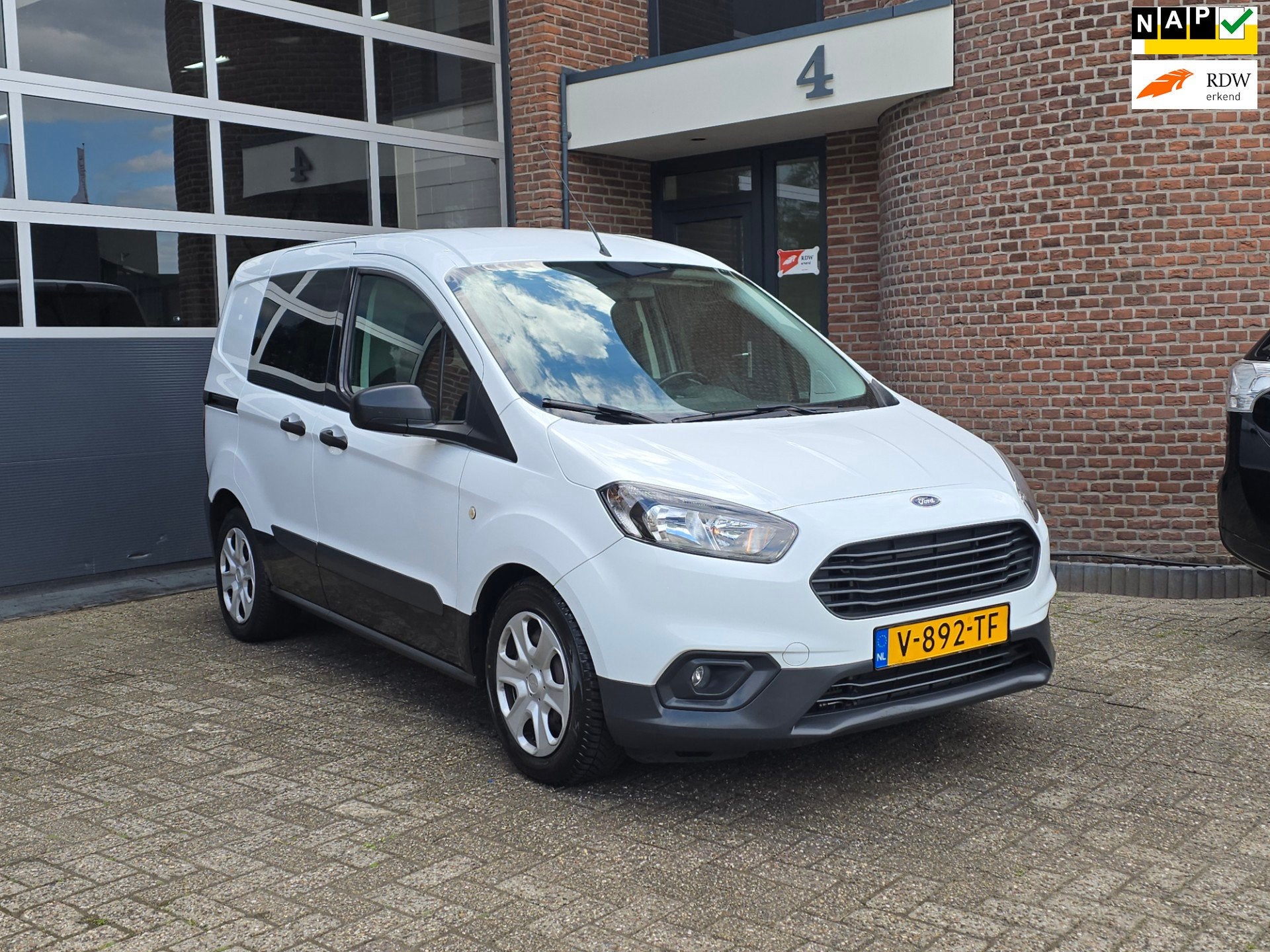 Ford Transit Courier 1.0 Trend Benzine |Grijs kenteken |Airc, Voorwielaandrijving, Gebruikt, 100 pk, Origineel Nederlands