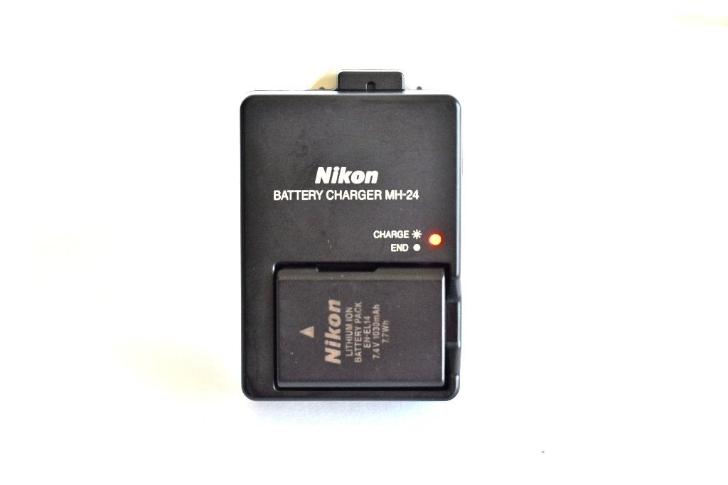 Nikon MH-24 battery charger, origineel, Audio, Tv en Foto, Fotografie | Accu's en Batterijen, Gebruikt, Nikon, Opladen via netstroom