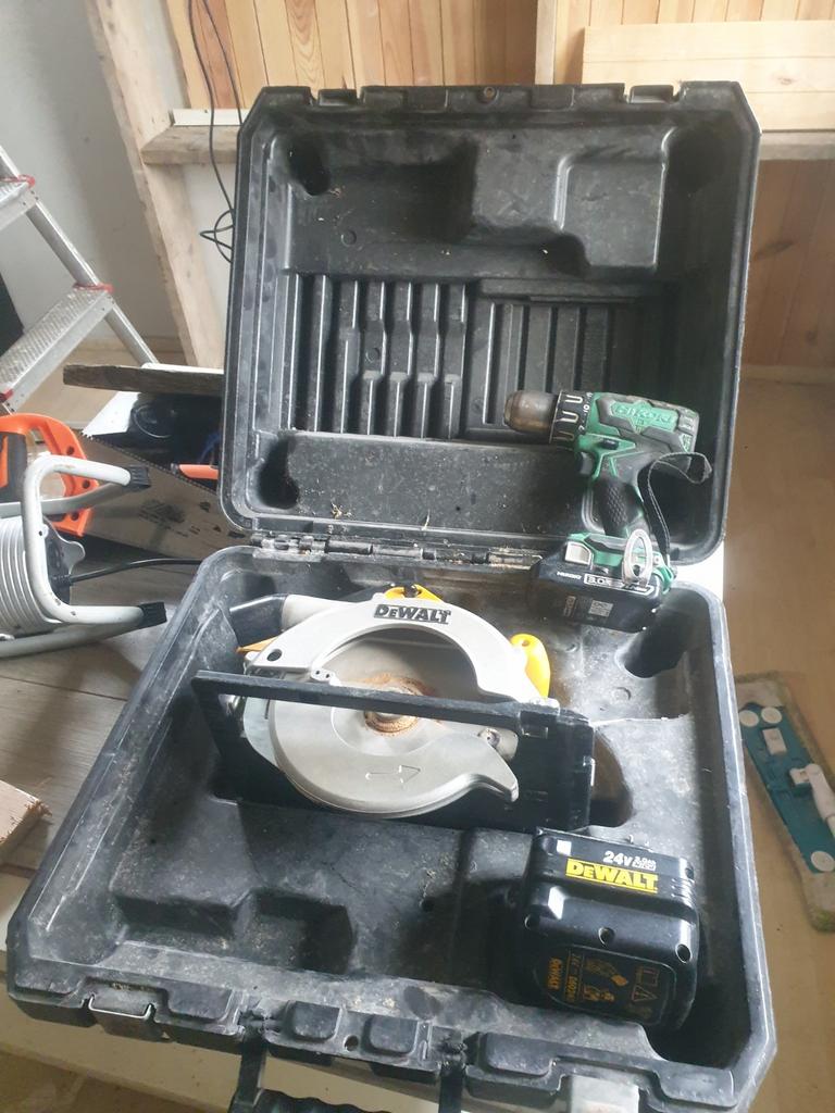 DeWalt cirkelzaag en Hitachi boormachine (zonder laders), Doe-het-zelf en Verbouw, Gereedschap | Boormachines, Ophalen, Gebruikt