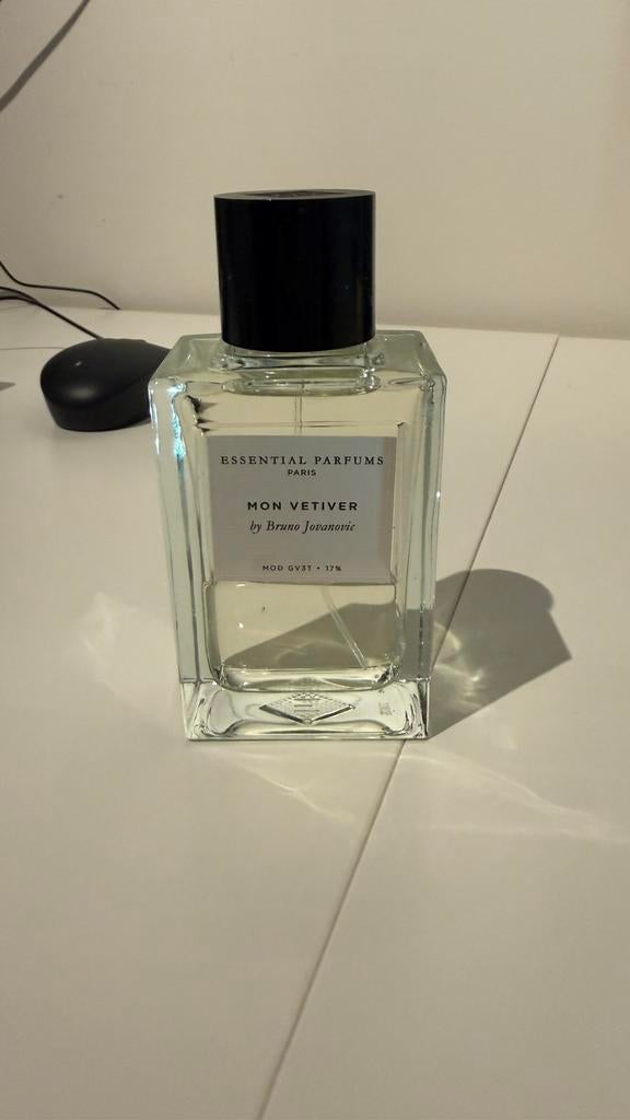Essential parfums Mon Vetiver, Verzamelen, Parfumverzamelingen, Verzenden, Zo goed als nieuw