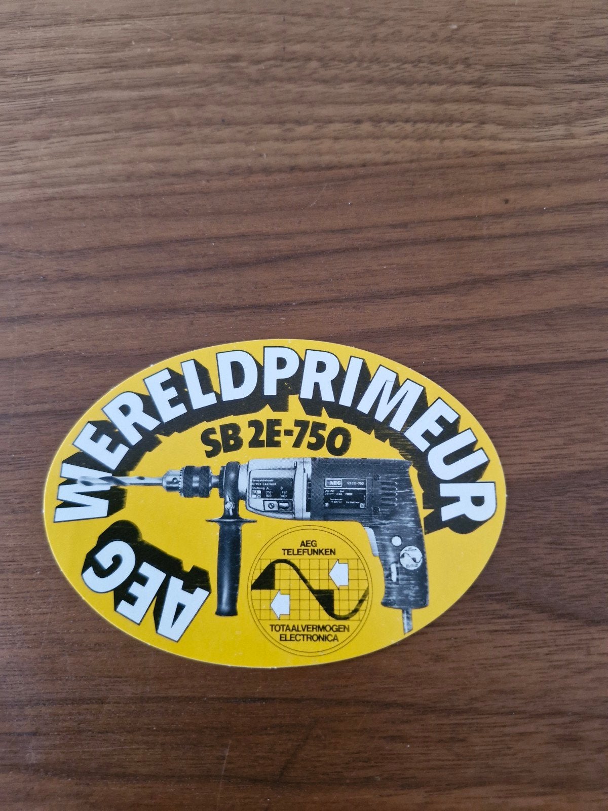 10557  AEG Telefunken 'Wereldprimeur' Sticker - Boormachine, Verzamelen, Ophalen of Verzenden, Zo goed als nieuw, Merk