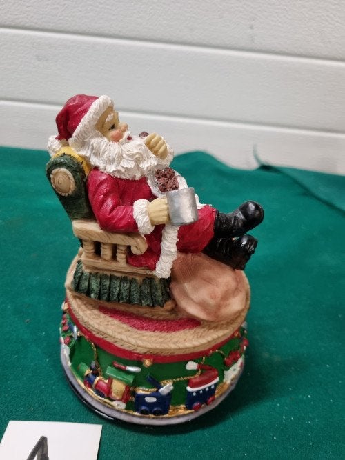 Kerstman muziek doos polysteen [a515], Diversen, Kerst, Ophalen of Verzenden, 'T Olde Gre-j, Info@toldegrej.nl, Endepoelstraat 20f Didam