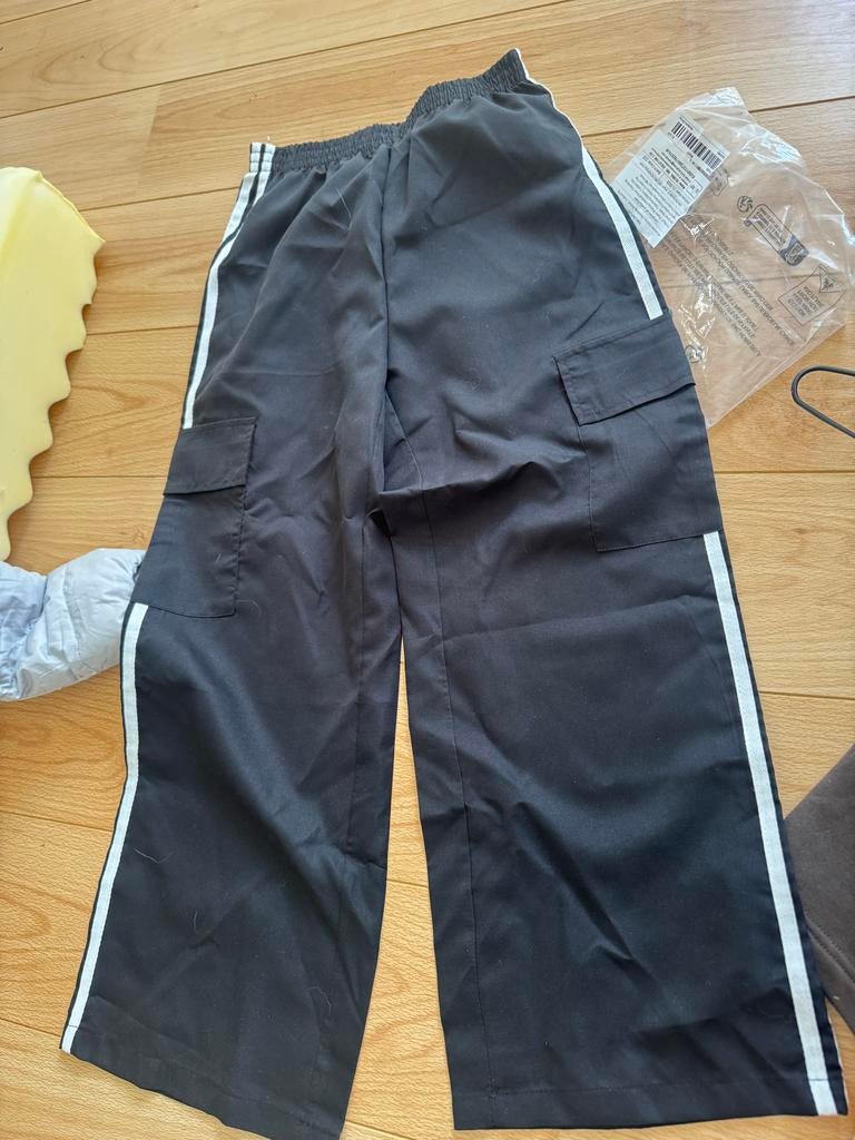 Zwarte cargobroek met witte strepen maat 9 jaar, Kleding | Dames, Broeken en Pantalons, Zwart, Nieuw, Ophalen of Verzenden, Maat 34 (XS) of kleiner