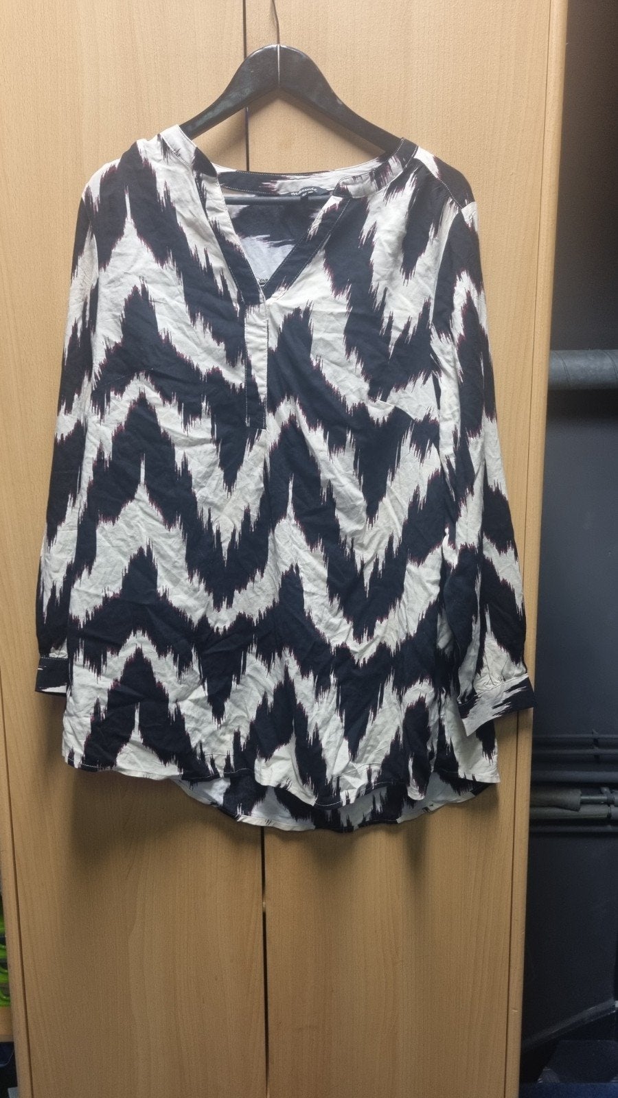 Nette blouse met zigzagprint van M&S Mode - Maat 42, Meerkleurig, Maat 42/44 (L), Ophalen of Verzenden, Zo goed als nieuw