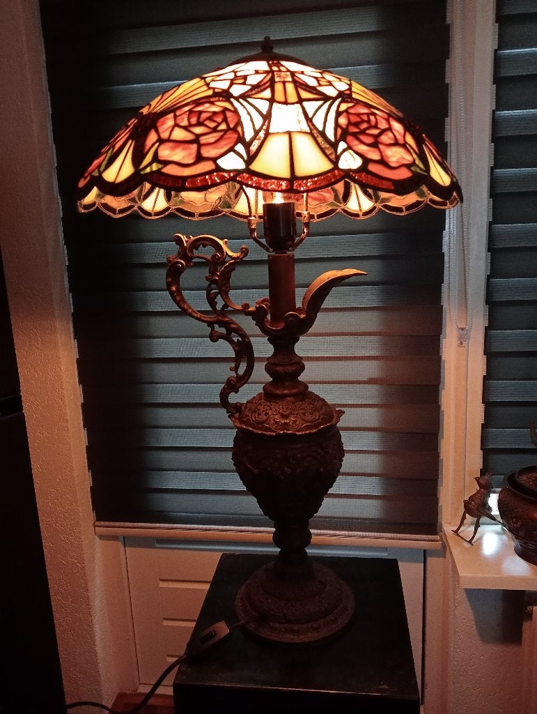 Tiffany tafellamp  op bronzen voet vaas, Ophalen, Glas