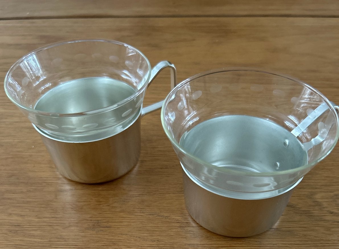 Set van 2 glazen kopjes met metalen houder, Ophalen of Verzenden, Modern, Kop(pen) en/of Schotel(s), Glas
