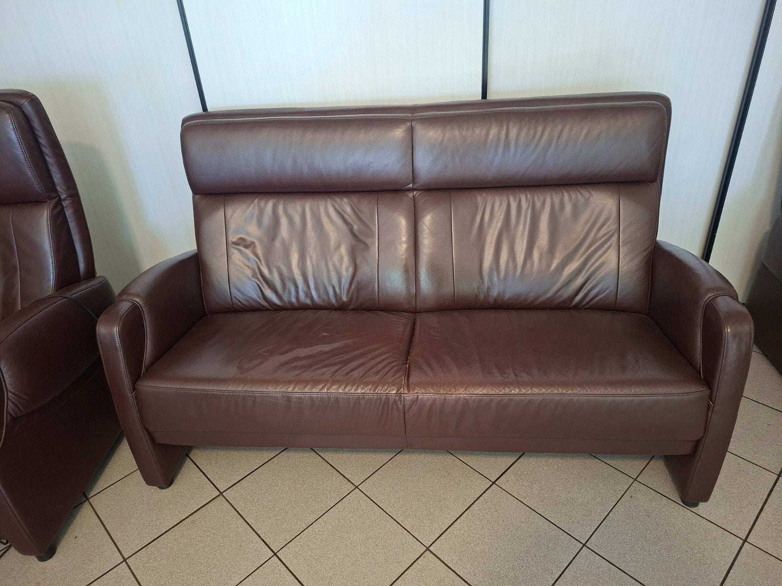 Nette bank incl 2 fauteuils waarvan 1 elektrisch., Ophalen