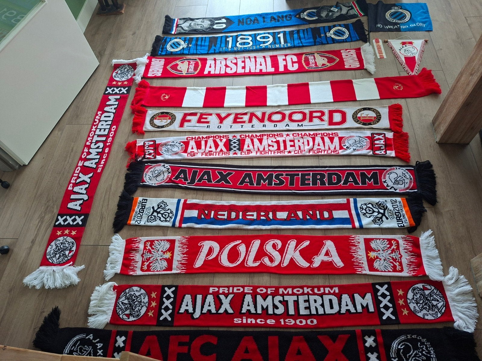 Voetbalsjaals: oa Ajax, Feyenoord, Arsenal, Nederland, Polen, Verzamelen, Ophalen, Gebruikt, Ajax, Vaantje of Sjaal