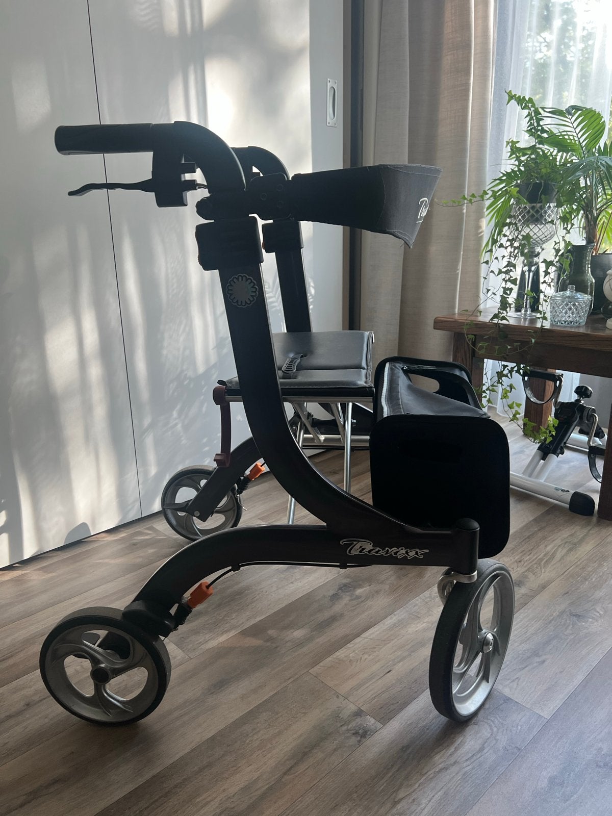 Rollator travixx by medipoint, Diversen, Ophalen, Opvouwbaar, Zo goed als nieuw