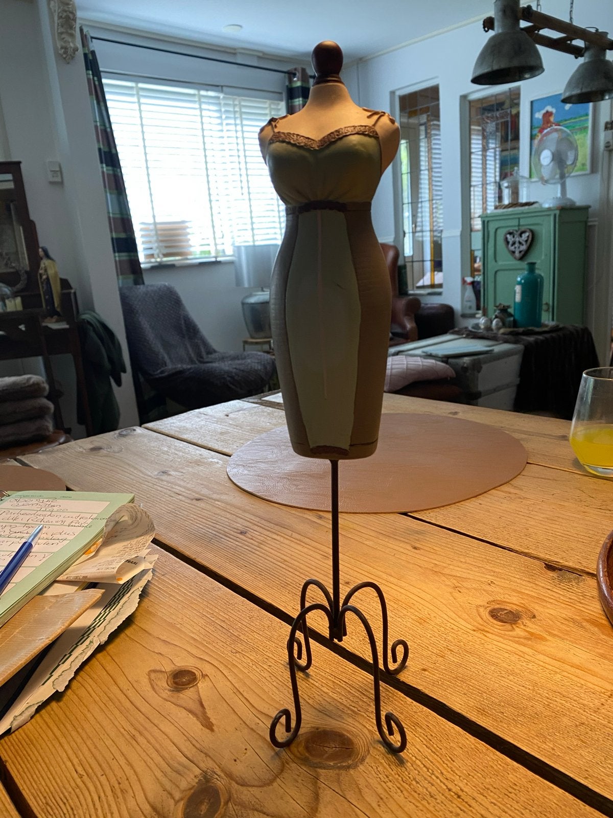 Decoratieve mini paspop op standaard - Vintage stijl, Vintage, Gebruikt, Meerkleurig, Ophalen of Verzenden