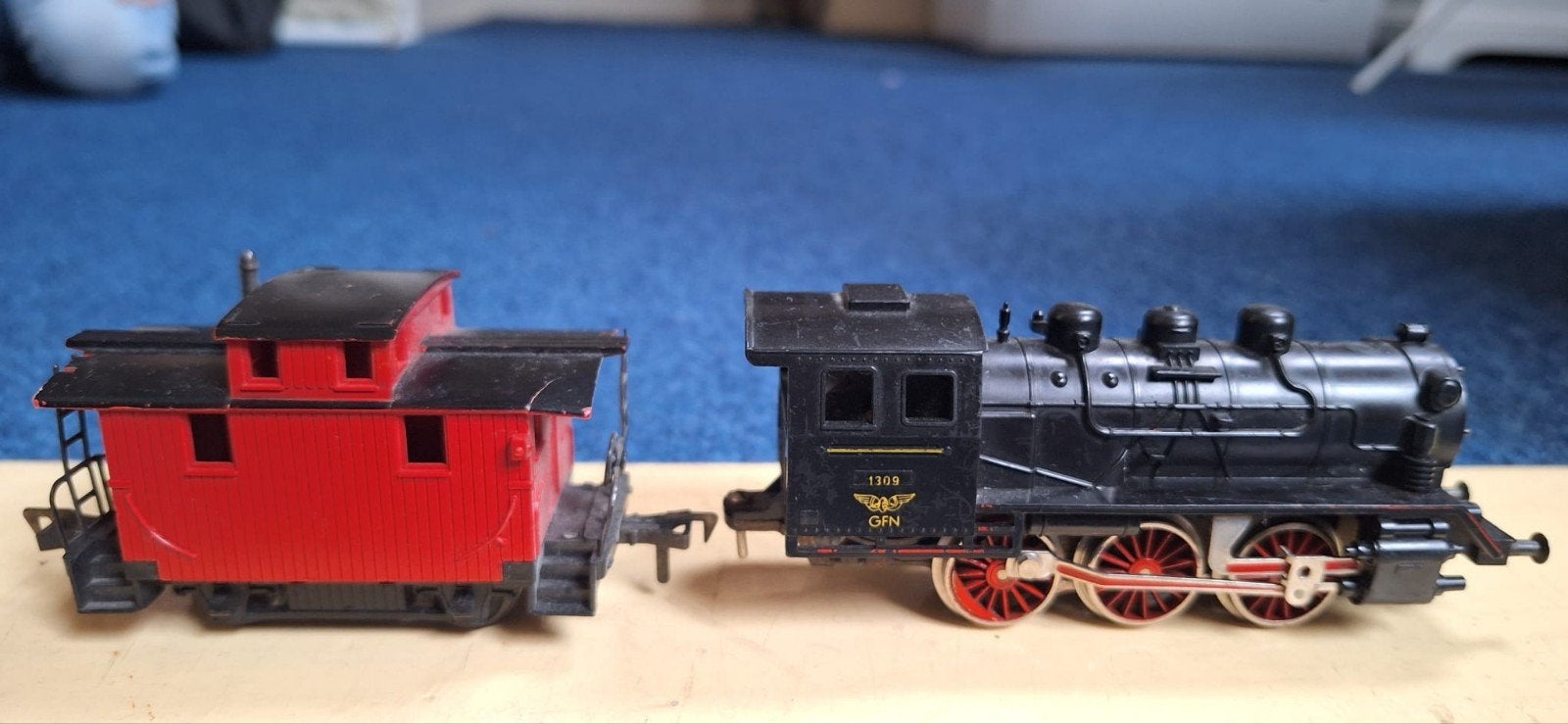 Fleischmann 1309 GFN locomotief met Fleischmann 1434 wagon, Gebruikt, Fleischmann, Ophalen of Verzenden, Analoog