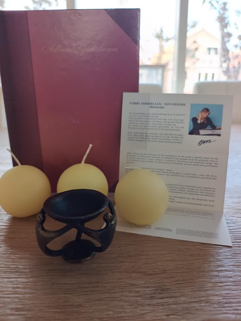 Bronzen beeldje Corry Ammerlaan - Met elkaar in balans, Ophalen of Verzenden
