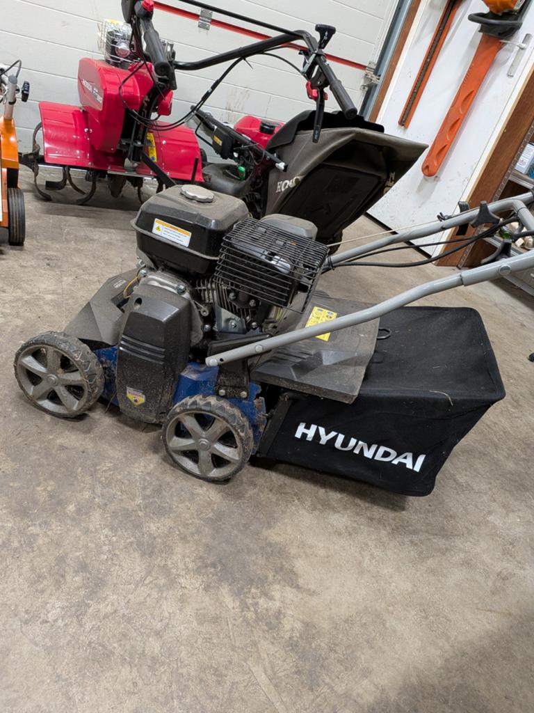 Hyundai verticuteermachine, Ophalen, Zo goed als nieuw, Elektrisch