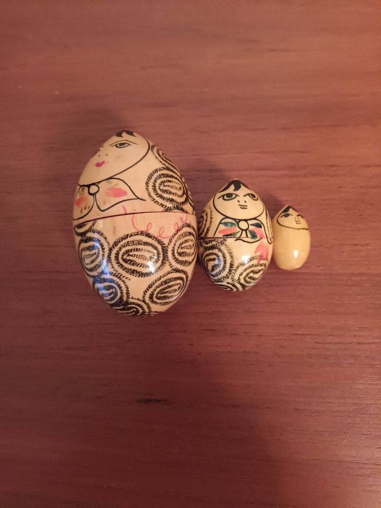 Matroesjka ei, Ophalen of Verzenden, Zo goed als nieuw