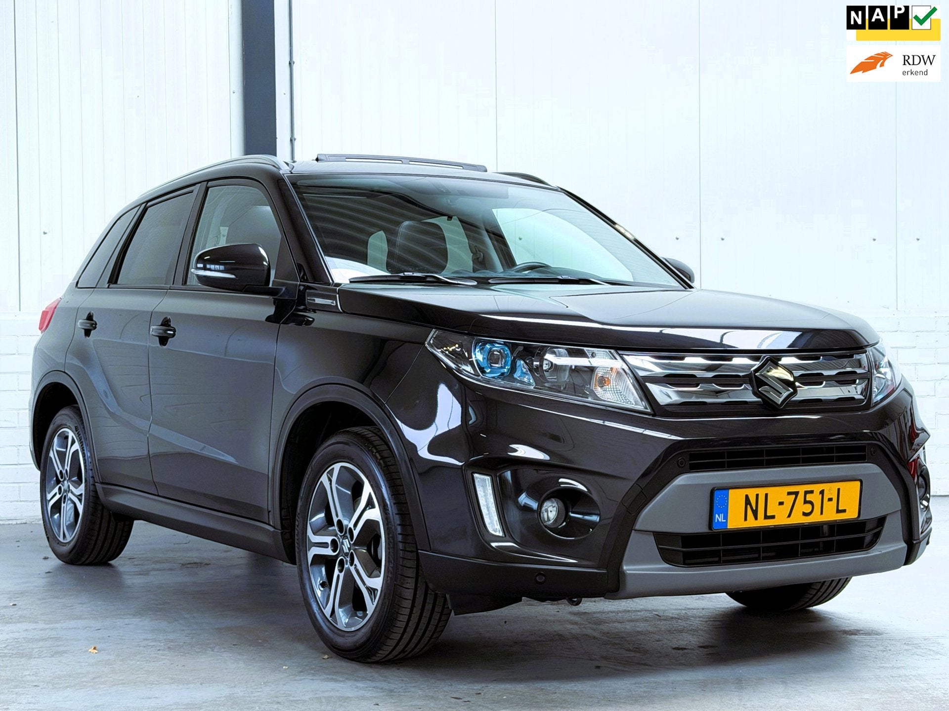 Suzuki Vitara 1.6 High Executive|Pano|Org NL|Trekhaak|Alle O, Auto's, Dealer onderhouden, Gebruikt, 4 cilinders, 1095 kg