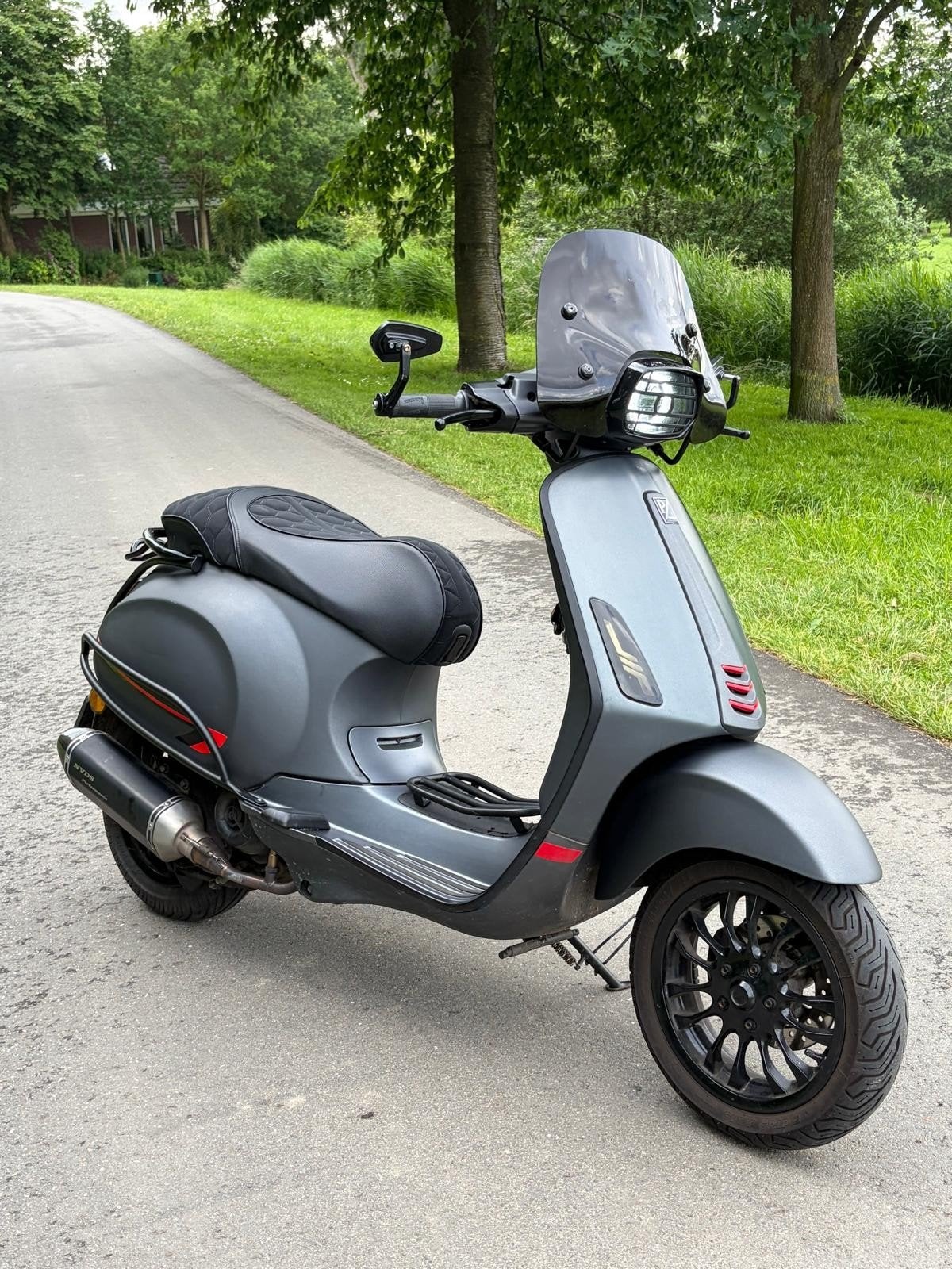 Vespa Sprint 50cc 4t3v Kleur 707C Matgrijs, Fietsen en Brommers, Scooters | Vespa, Ophalen, Overige modellen, 49 cc, Zo goed als nieuw