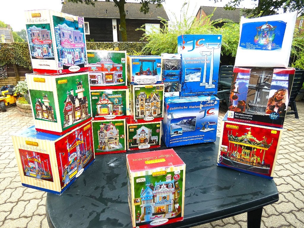 Foto 2 van Kerstdorp compleet met vele accessoires