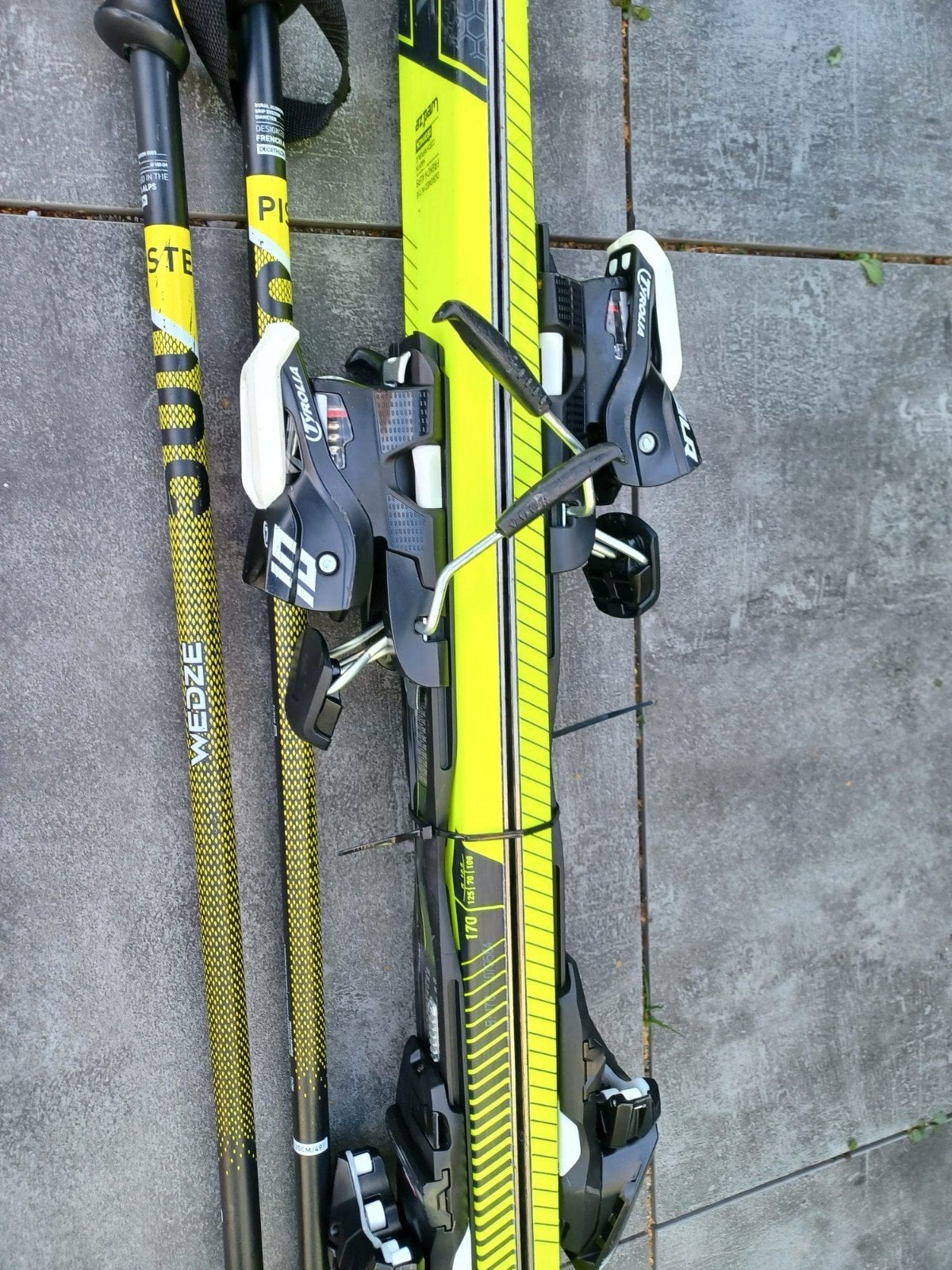 Wedze Boost 50 et Tyrolia bindingen en stokken, 160 tot 180 cm, Gebruikt, Skiën, Ski's