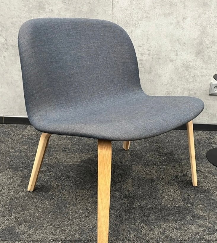 2 originele fauteuils van Muuto Visu twv € 700,00 st, Hout, Minder dan 75 cm, Ophalen of Verzenden, Zo goed als nieuw