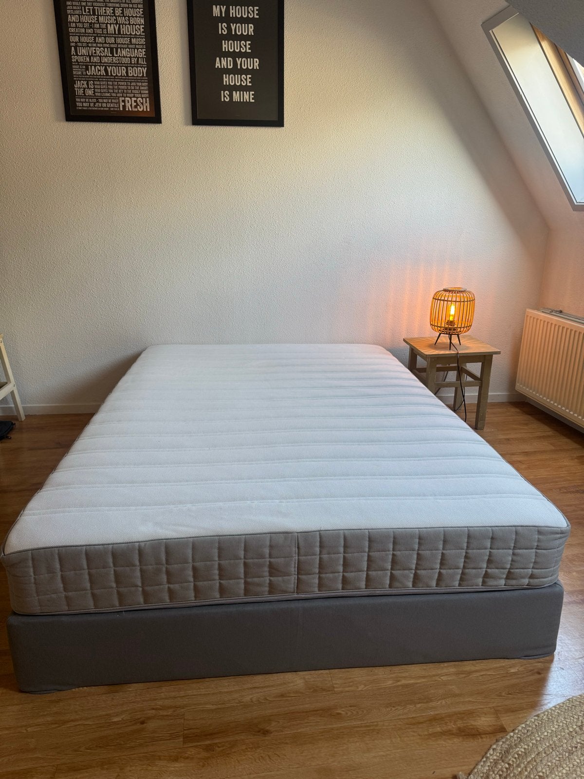 IKEA ESPEVÄR boxspring met matras 140x200 cm, Gebruikt, Twijfelaar, 200 cm, Grijs