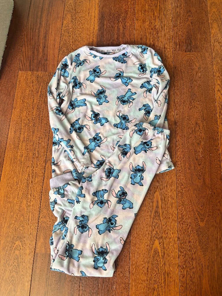 Pyjama van Stitch maat 146 (advr 142), Nacht- of Onderkleding, Meisje, Ophalen of Verzenden, Zo goed als nieuw