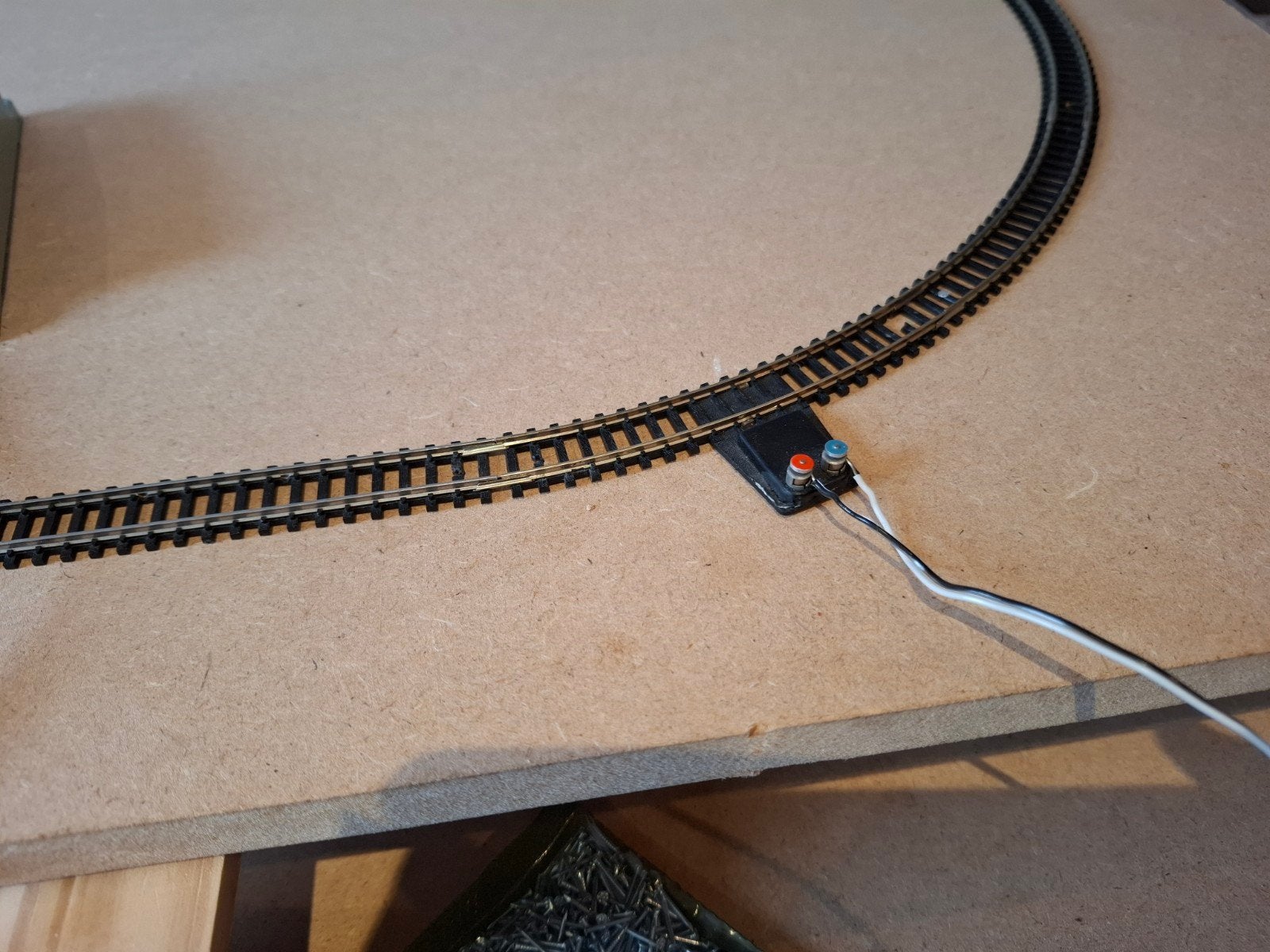 Complete Minitrix Treinbaan op Plaat met Trafo en Wagons, Ophalen, Gelijkstroom, Trix, Analoog